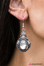 Load image into Gallery viewer, Royal Palace - White
