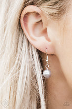Load image into Gallery viewer, Glam Queen - Silver
